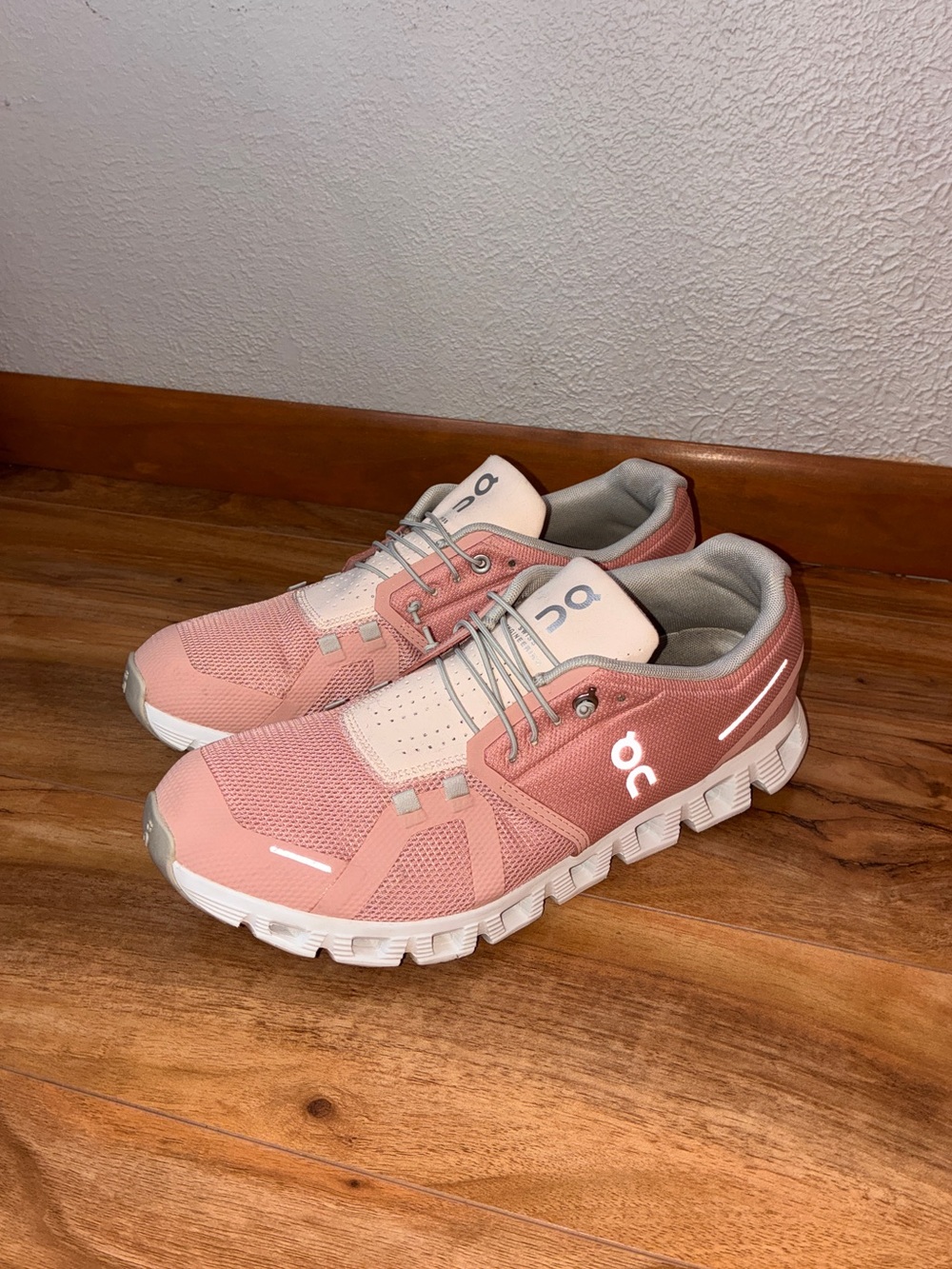 On Cloud 5 Women’s Athletic Running Sneaker Shoes, pink - size 11